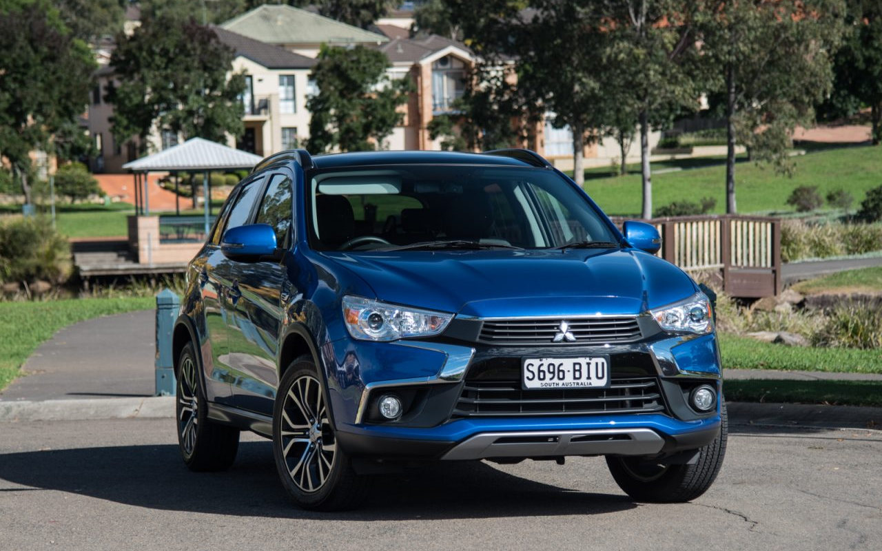 Comparison - Mitsubishi ASX XLS 2017 - vs - Nissan Qashqai Black ...